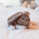 Peluche Lapin doux brun allongé 15 cm