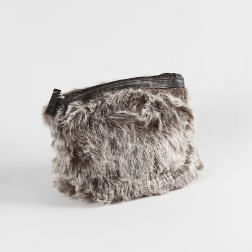 Pochette trousse façon fourrure 24 X 24 cm 